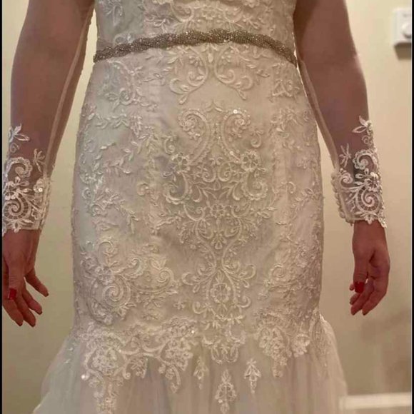Trumpet Wedding Dress, Size 8 - Picture 5 of 13